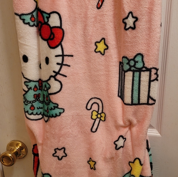 Hello Kitty Christmas Tree Candy Cane Plush Throw 60x90 Viral Blanket Brand New - Picture 2 of 3
